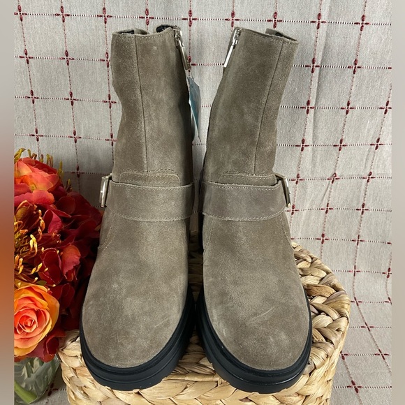 Kenneth Cole “Rhode” Suede Ankle Boots Double Buckle Lug Polar Grip Sole Sz 9 - Picture 3 of 8